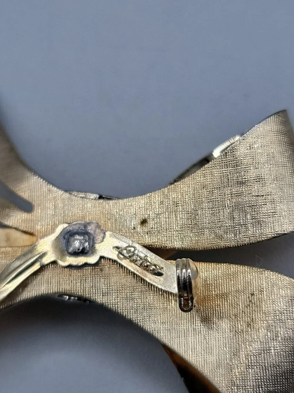 Vintage Coro Diamante Brooch Textured Gold Plated